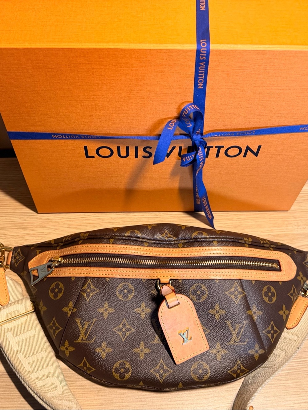 Louis Vuitton High Rise Monogram Bumbag M46784 Full Set + Receipt - Picture 6 of 9